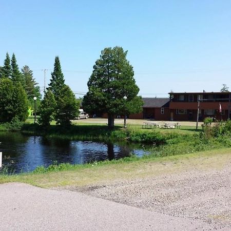 Bear Paw Inn Michigamme Exterior foto